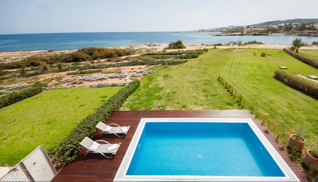 Luxury Bay View Villa 20 Right On Τhe Beach Protaras Hébergement de vacances